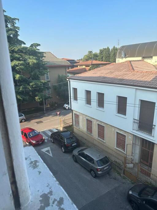 Appartamento Vicino Al Duomo Con Parcheggio Privato Pádua Exterior foto